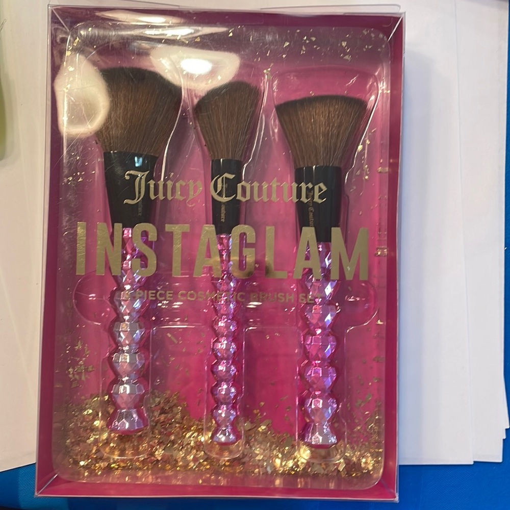 Juicy Couture Instaglam 3 piece Cosmetic Brush Set